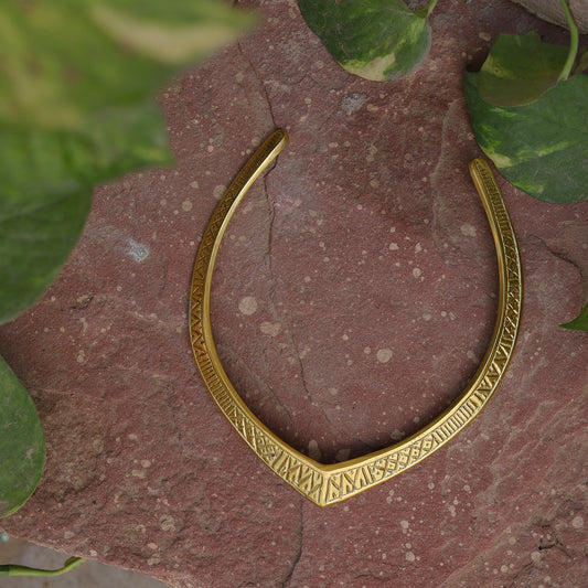 Inaya Engraved Collar